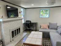 Serene Neighborhood Near Beach; under 10 Min. to Hospitals, Universities, & DT