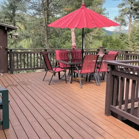 5 Arrows Cabin, quiet and quaint, backs up to the Nat'l forest!