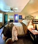 River Cabin - Escape to Your Romantic yet Adventurous Smokey Mountain Getaway! - 4 tähden