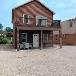 3-bedroom cabin on Lake Erie, second floor balcony and great views of Lale Erie.