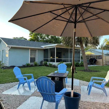 Dogs Welcome-Close to Beach-Fenced Yard