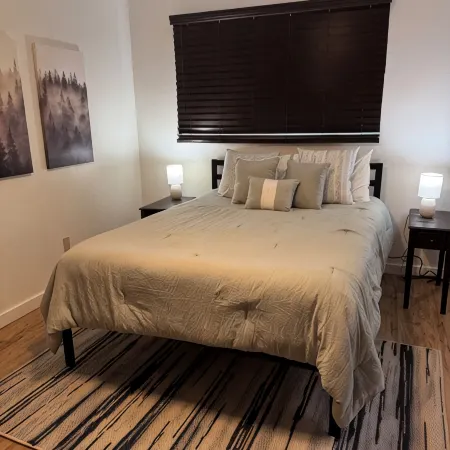 Walking distance to restaurants! Come enjoy our 3-bed cabin in Pine! Отели в г. Пайн