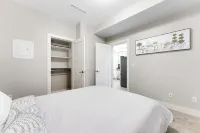 Cozy & Convenient · 2 Mins from SkyTrain · Central Location - Bungalows