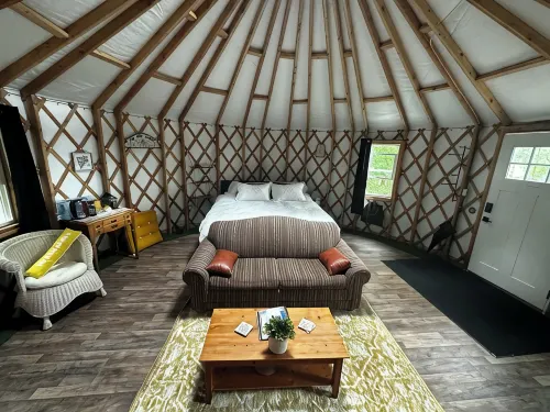 Luxury Yurt in charming Bellaire with Heat/AC