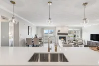 NEWLY remodeled Bay View condo downtown TC - Boutique