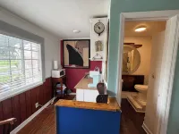 The Red Cottage ~ 5 Min. Stroll to Historic St. George Street - on Site Parking - บ้านพักหลังเล็ก