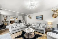 Farmhouse on Main - historic home in the heart of Riggins - 4-Star