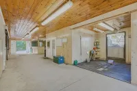 Farm Stay with Horses & Pool with Mountaintop Views - homestay