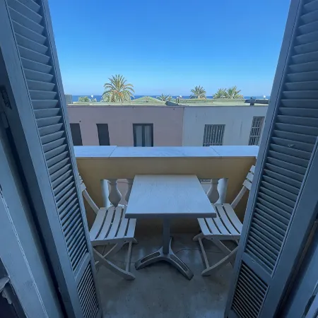 Seafront apartment on the Promenade des Anglais