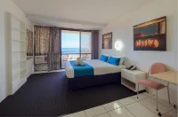 Bayview Tower - Parvekkeita