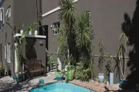 The Big - Luxury Backpackers - Beach