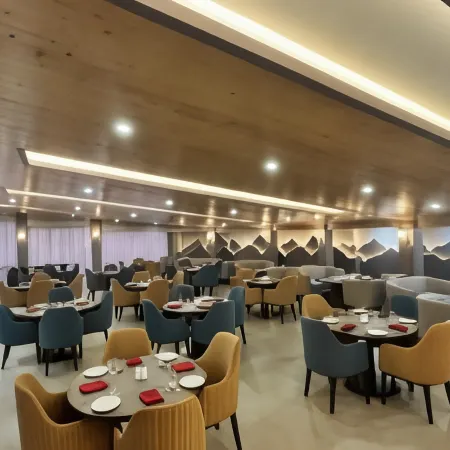 JK Clarks Exotica - Centrally Located with Stunning Valley View