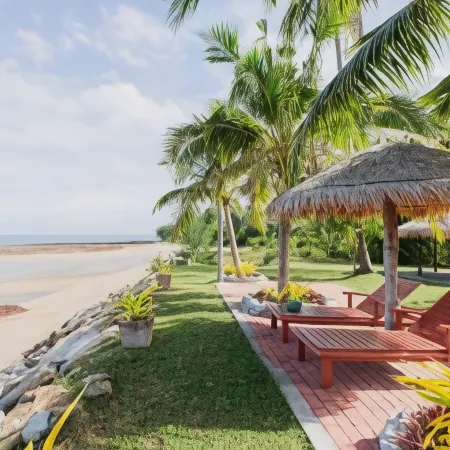 Tanjung Puteri Motel Отели рядом с достопримечательностью «Культурно-ремесленный комплекс»