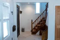 Stylish Stay Near CWS, Zoo & Downtown Fun - โฮมสเตย์