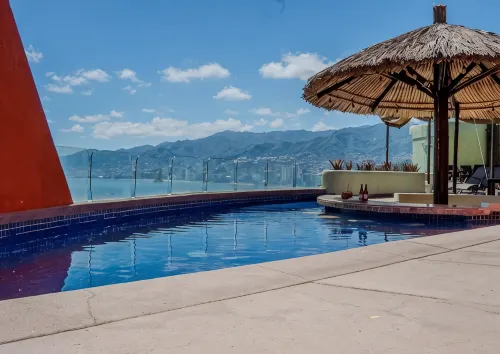 3 Sunsets, Pet Friendly Ocean View in Brisas - Bathtub