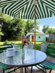 Swiss-Modern 1918 Cottage in Aksarben - Homestays