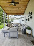 Luxury Retreat-Gourmet Kitchen, Playhouse, Hot Tub, & Steam Shower