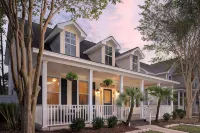 Old Town Bluffton's "The Yellow Cottage" with Golf Cart and Fenced-In Yard - Wifi