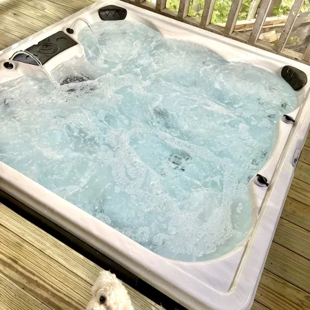 Comfort Elevated • Hot Tub • King Suite • Direct Trail Access • in Town • WiFi