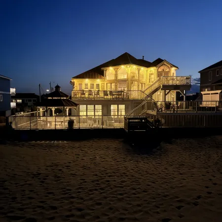 Beachfront  Luxury Home,Salt Water, Pool- Heating is an Option &Spa,Pet Friendly