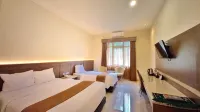 Multazam Syariah Hotel - parking