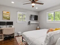 MKE 2 Bed W/ PKNG 15M Downtown - Condos