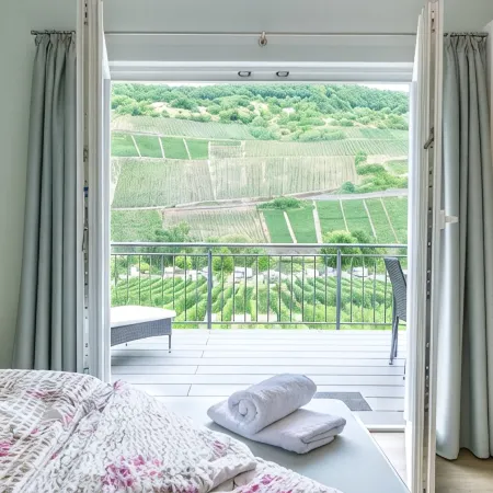 Ruhig Gelegenes Ferienhaus mit Sauna Direkt an der Mosel Hotéis em Trittenheim