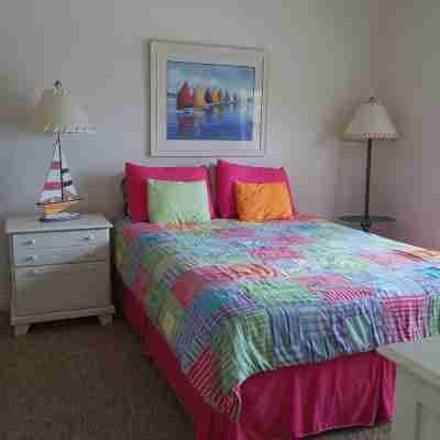 Luxury condo on the water, quiet and serene, near famous Clearwater Beach Rooms