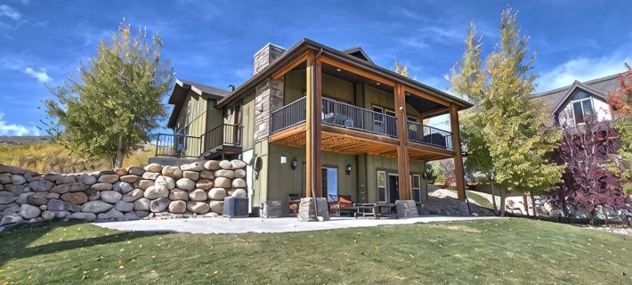 Private beach, pools/hot tub, winter sports, sleeps 20 Hotels in Bear Lake County