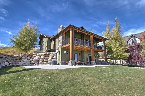 Private beach, pools/hot tub, winter sports, sleeps 20 - 4-Star