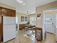 Home adjacent to Country Club, near Hospitals, Park, College and shopping. 폰토톡 카운티 호텔