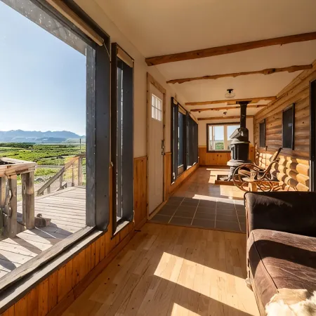 East Glacier Cabin w/ Stunning Views of the Rockies! 30 min from 2 GNP entrances