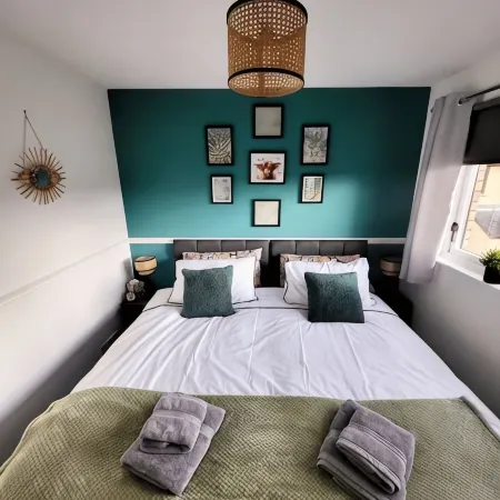Stylish Home in Linlithgow | Near Edinburgh Airport | Free Parking | Free WiFi