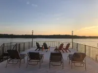 On the water Lakehouse, Waterfront Views, Open Water, - With Shade - 4つ星