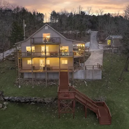 Lakefront Access with Tiki Bar, Hot Tub, Kayaks, and Stand Up Paddleboards