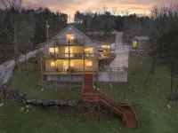 Lakefront Access with Tiki Bar, Hot Tub, Kayaks, and Stand Up Paddleboards - Boutique