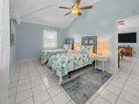 Golf Cart Included, Acklins Villa, Treasure Cay, Bahamas, 100 yards from beach - 홈스테이