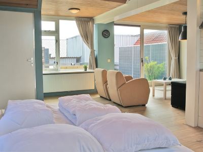 Apartment with breakfast, beach and center within walking distance.