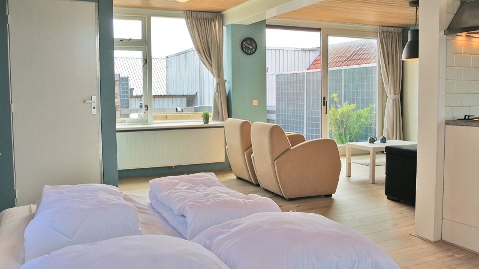Apartment with breakfast, beach and center within walking distance.
