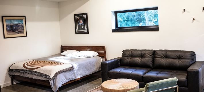 Studio Z - modern space 2mi from Choctaw Casino Hotels in Bryan County