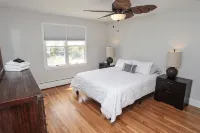 Beach house walking distance to Second Beach