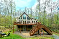 Game Room, Fire Pit, Close to Lakes, Quiet St, Family Time in the Mountains!