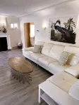 4 big bedrooms 2bathroom with tub and shower6mins to airport 20mins to downtown - 방갈로