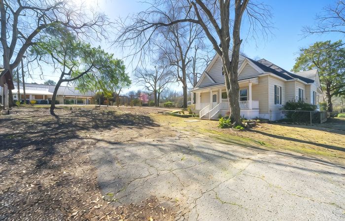 Remodeled Historical Home in Downtown Warm Springs