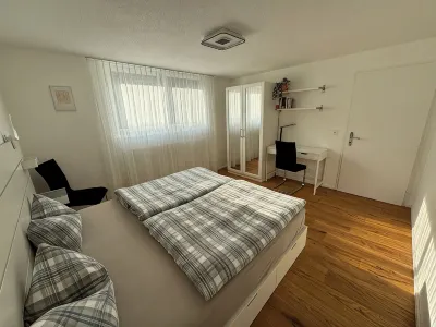 Moderne, Ruhige Gartenwohnung mit Gemütlicher Terrasse Zwischen Stadt und Natur Hotels in 