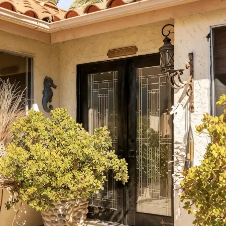 Luxury Coastal Retreat-PrivatePool, Spa & Yard-Dog-Friendly-5 Min to Beach