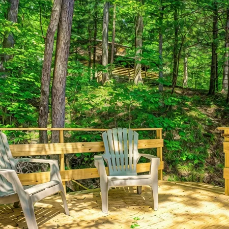Private 3.5 acre Waterfront Cabin with Hot Tub, WiFi, Minutes from Nashville