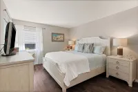 Totally renovated on beach, with pool, and bikes - Beach