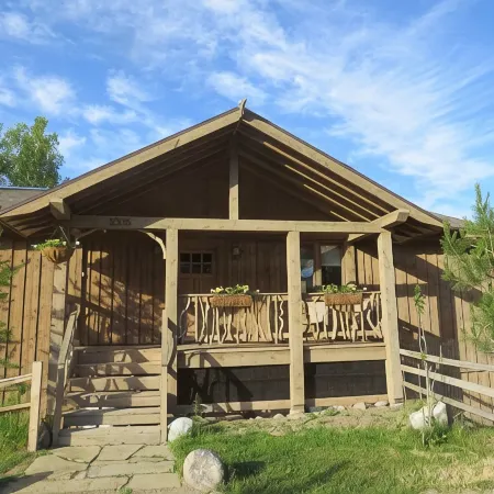Breathtaking Views of Yellowstone on the Yellowstone River in a Luxury Lodge!