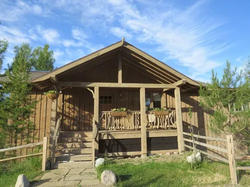 Breathtaking Views of Yellowstone on the Yellowstone River in a Luxury Lodge! - balcony